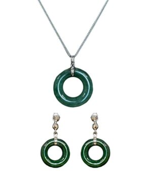 7. 18K白金翡翠吊墜連項鍊（私人收藏）