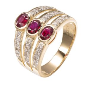 22. 鑽石寶石戒指（私人收藏）